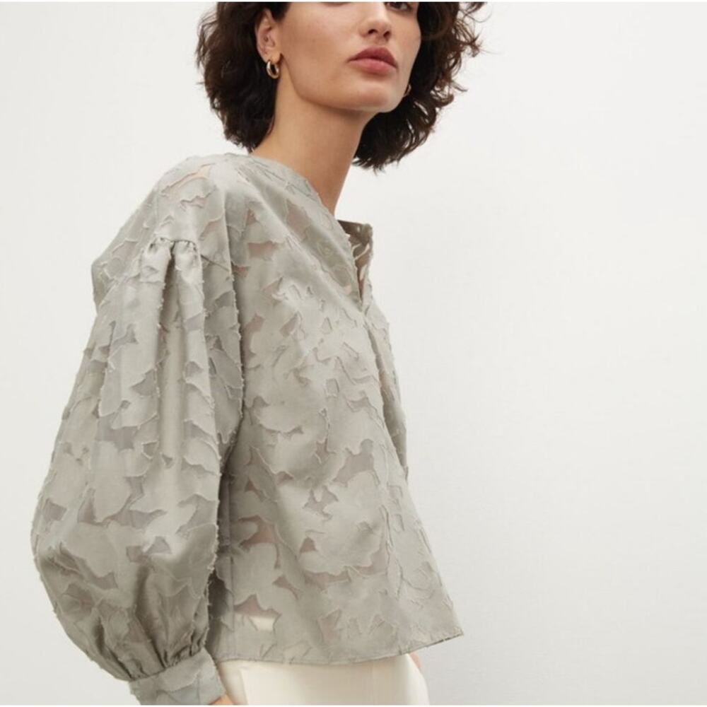 Club Monaco Sculptured Floral Fil Coupe Boy Top Blouson Sleeves Gray Women's S